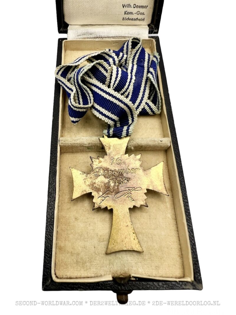 Ehrenkreuz der Deutschen Mutter (Mutterkreuz) der 1. Stufe Gold im Etui – Bild 4