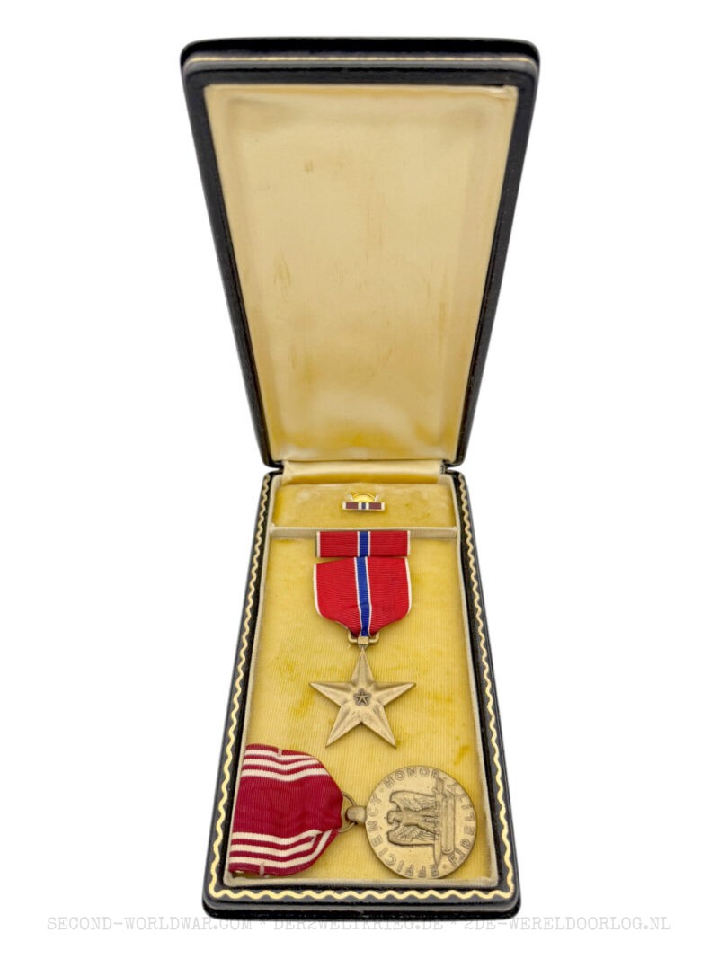 Amerikanische Bronze Star Medal, Anstecknadel und Good Conduct im Etui