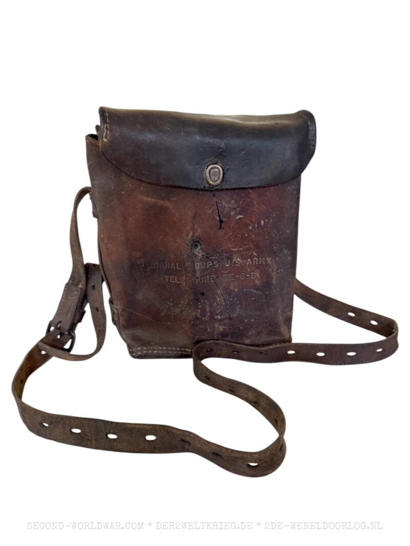 Amerikanisches Feldtelefon EE-8-B in Ledertasche