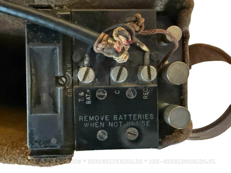Amerikanisches Feldtelefon EE-8-B in Ledertasche 1944 – Bild 4