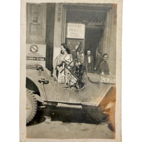 Foto Jeep der Militärpolizei im besetzten Deutschland 1945