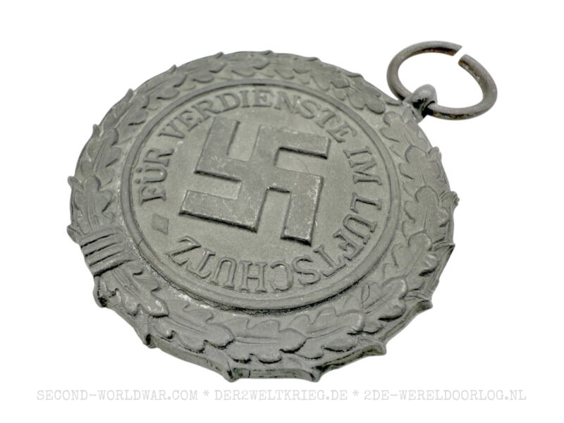 Luftschutz-Ehrenzeichen 2. Klasse – Bild 3