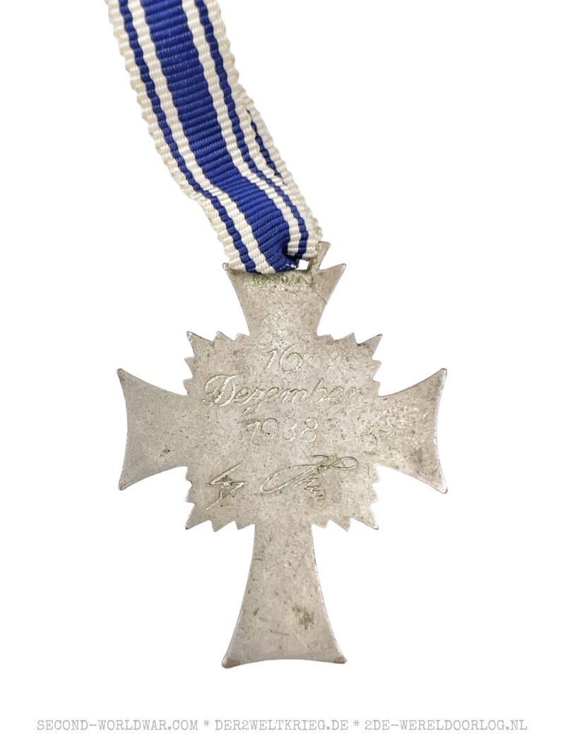 Ehrenkreuz der Deutschen Mutter (Mutterkreuz) der 2. Stufe in Silber – Bild 3