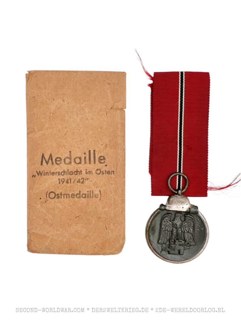 Ostmedaille (Winterschlacht im Osten) 25 mit Verleihungstüte