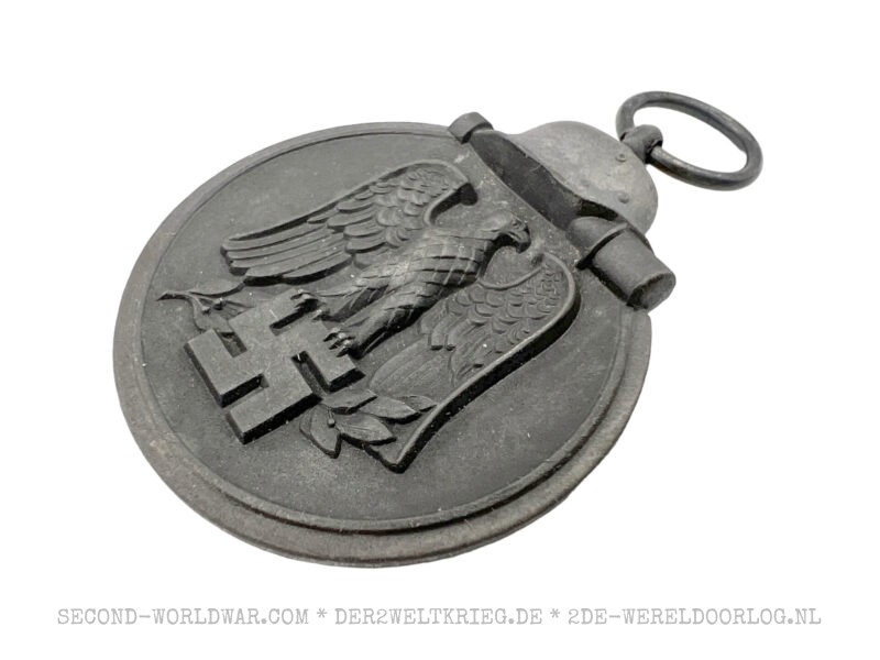 Ostmedaille (Winterschlacht im Osten) 93 mit Verleihungstüte – Bild 3