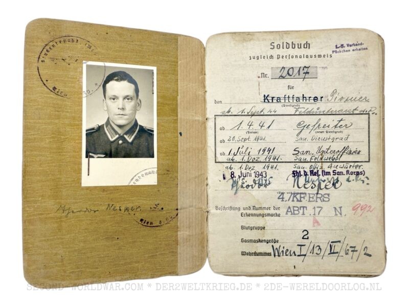 Wehrmacht Soldbuch Arzt Wien mit Zusatzpapieren – Bild 2
